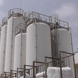 In den zehn Kunststoffgranulat-Silos der Firma Playmobil (Malta) wird mit Einsatz der Füllstandmelder Nivobob zuverlässig und einfach der Füllstand detektiert. Als Vollmelder kommt der Drehflügelmelder Rotonivo zum Einsatz, der eine Überfüllung vermeidet