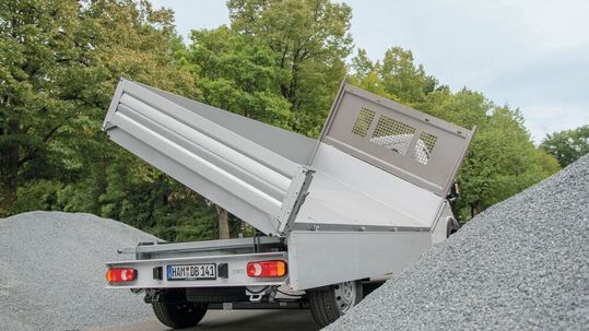 De-Bondt-Kipper in Alu-Stahl-Verbundkonstruktion für die Transporterklasse aus eigener Fertigung. De-Bondt-Kipper in Alu-Stahl-Verbundkonstruktion für die Transporterklasse aus eigener Fertigung.