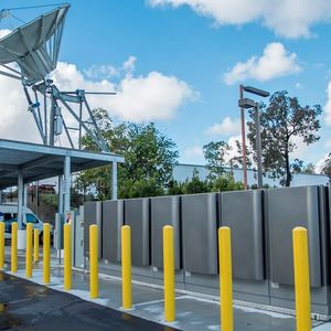 Stromerzeugung vor Ort: eine Brennstoffzellenanlage von Bloom Energy im Einsatz an einem Standort von NBC(Bild:  Bloom Energy)