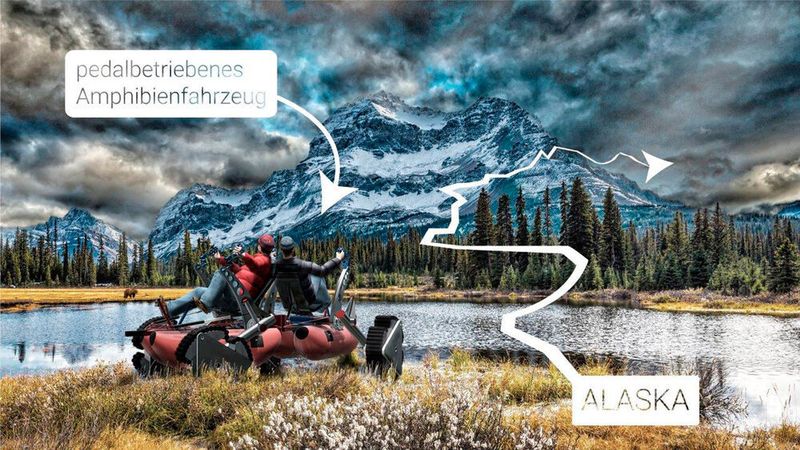 Die beiden Abenteurer Paul und Hansen Hoepner wollen mit einem selbst konstruierten pedalbetriebenen Amphibienfahrzeug namens „Urmel“ quer durch Alaska fahren. (EWM)