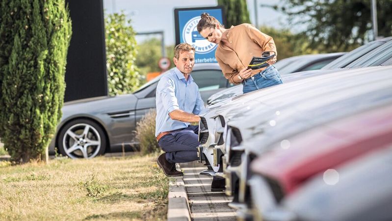 Auf der Suche nach einem Gebrauchtwagen blicken immer mehr Kunden nun auf Elektrofahrzeuge.(Bild:  Promotor)
