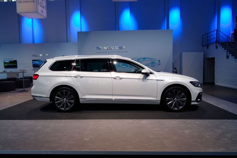 Dafür kommt der aufgefrischte Passat mit einer ganzen Menge neuer Technik daher. (Seyerlein / »kfz-betrieb«)