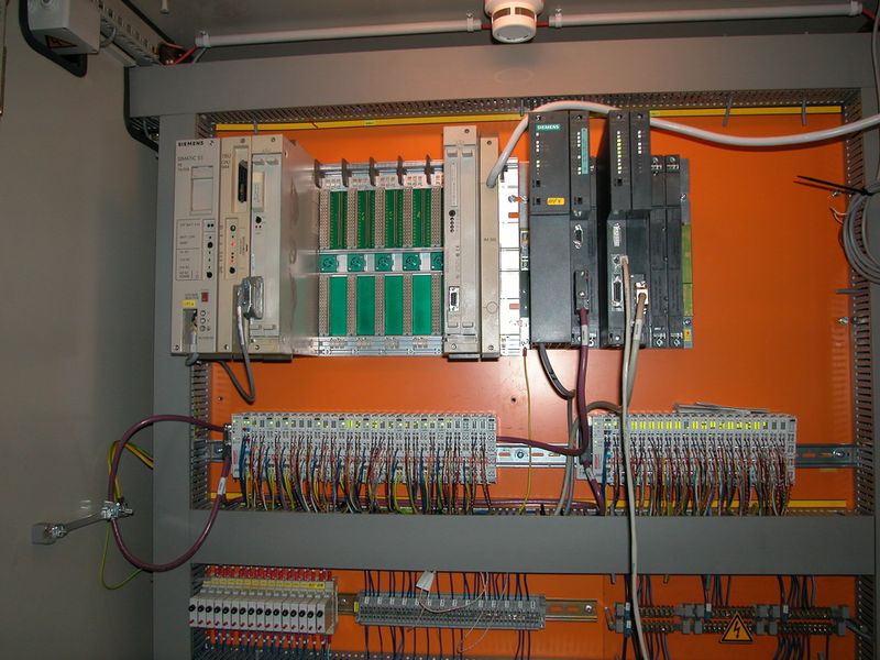 Retrofit: Ersatz einer Siemens-S5-SPS gegen eine moderne „S7“. (Bild: Vanderlande)