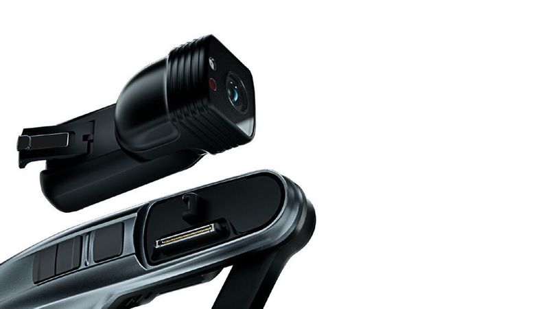 Die Kamera ist nun abnehmbar. Zudem ist sie mit einem 48-MP-Sensor ausgestattet, der eine deutlich bessere Bild- und Videoqualität liefert, als der 16-MP-Sensor in der bisherigen HMT-1-Brille. (Realwear)