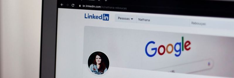 Die starke Zensur und Kontrolle durch das chinesische Regime zwangen LinkedIn letzlich dazu, ihre chinesische Version durch ein reines Karriereportal zu ersetzen. Die starke Zensur und Kontrolle durch das chinesische Regime zwangen LinkedIn letzlich dazu, ihre chinesische Version durch ein reines Karriereportal zu ersetzen.