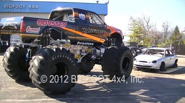 Der Bigfoot 20: der weltweit erste Monstertruck mit Elektroantrieb macht mit über 260 kW und 1100 Nm Autos umweltschonend platt (Bild: Bigfoot 4x4 Inc.)