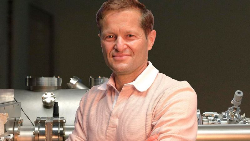 Ferenc Krausz ist Inhaber des Lehrstuhls für Experimentelle Physik und Laserphysik an der LMU sowie Direktor am Max-Planck-Institut für Quantenoptik.(Bild:  Peter Seidel/LMU)