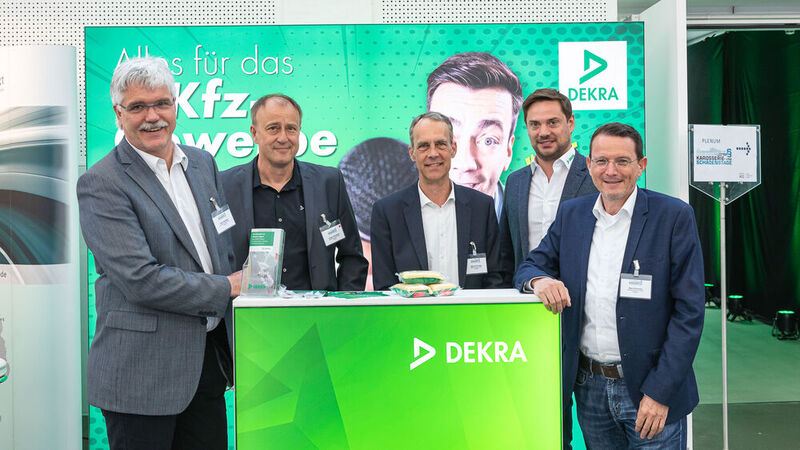 Immer gut gelaunt: das Dekra-Team um Bernd Grüninger (Mitte). (Bild: Stefan Bausewein)