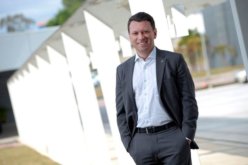 „Mit dieser Lösung werden wir schon bald in der Lage sein, die Produktivität unserer Kunden in der Zuckerrohrindustrie deutlich zu erhöhen. Gleichzeitig werden wir die Arbeitsbedingungen und die Sicherheit ihrer Fahrer verbessern“, sagt Wilson Lirmann, Präsident der Volvo Group Lateinamerika. (Volvo Truck Corporation)