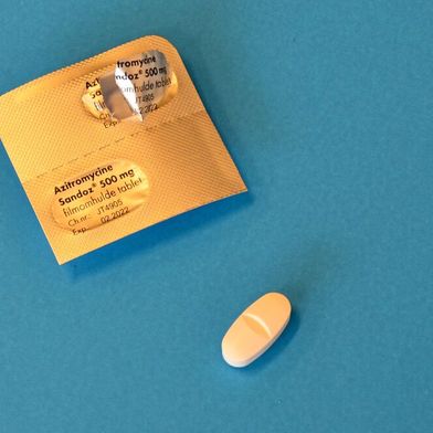 Für das Antibiotikum Azithromycin hat das BfArM ein neues Bewertungsverfahren angestoßen, das zu einer EU-weiten Einschränkung und Vereinheitlichung der Anwendungsgebiete sowie Dosierungsangaben führte. (Symbolbild) (Bild: frei lizenziert, Testalize.me)