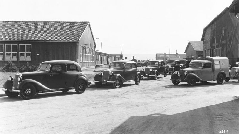 Der Anfang in zerstörten Werken war schwer – Mercedes-170-V-Produktion 1949. Als einziges Vorkriegs-Pkw-Modell baute Daimler-Benz den W 136 nach dem Zweiten Weltkrieg weiter.  (Bild: Daimler AG)
