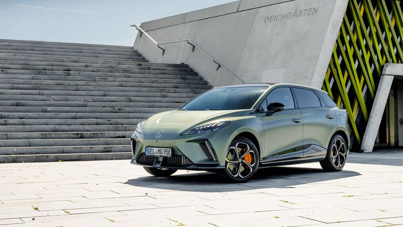 MG Motors bietet sein Kompaktmodell MG4 mit ordentlich Leistung als „XPower“ an.(Bild:  MG Motor Deutschland GmbH/Marcus Werner)