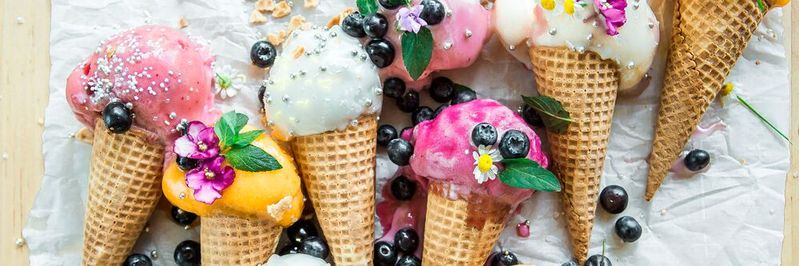 Um Speiseeis für jeden Geschmack anbieten zu können, kommt es nicht nur auf eine große Sorten-Vielfalt, sondern auch auf die richtige Mischung bei der Herstellung an.(Bild:  gemeinfrei / Unsplash)