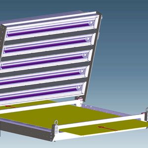 Hohe Produktionsgeschwindigkeiten können durch eine entsprechend ans GFK-Bauteil angepasste Konfiguration der UV-Lampenzahl erreicht werden. Teile können dann in wenigen Minuten konsolidiert werden.(Bild:  IST Metz)