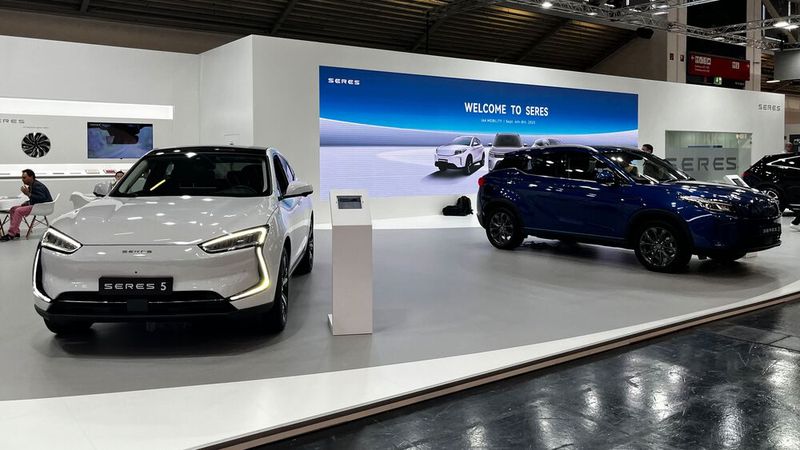 Der amerikanisch-chinesische E-Auto-Hersteller Seres hat bereits die ersten Fahrzeuge seines SUVs Seres 5 in Europa ausgeliefert. (Bild: Simon – VCG)