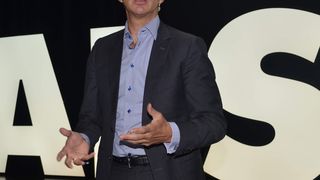 Engagiert verteidigte Also-CEO Gustavo Möller-Hergt in seiner Keynote den Umbau des Distributors. (Bild: ITBN/Also)