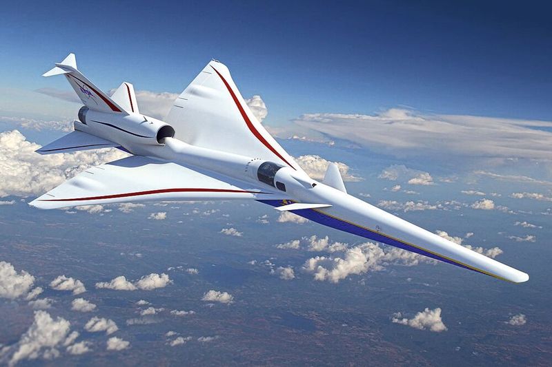 Représentation du X‑59 QueSST en vol supersonique. Ce démonstrateur de la NASA est conçu pour réduire le bang supersonique grâce à son façonnage aérodynamique. (Source : Lockheed Martin/NASA)