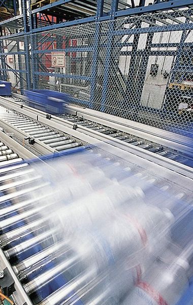 Bild 1: Die Antriebe, die bisher in der Fördertechnik verwendet werden, sind oft überdimensioniert. Sie brauchen deshalb zu viel Energie. (Bild: Lenze)