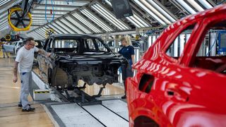 Vor allem die Automobilindustrie hat in den ersten drei Quartalen des Jahres ihre Beschäftigenzahl reduziert.  (Bild: Volkswagen AG)
