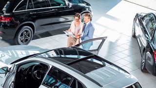 Das Kundeninteresse an Elektrofahrzeugen ist seit Januar 2023 deutlich rückläufig. Woran das liegt, will der ZDK in einer aktuellen Umfrage bei den Händlern abfragen.  (Bild: ProMotor)