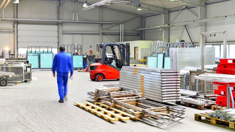 Die Investitionstätigkeit im mittelständischen verarbeitenden Gewerbe entwickelte sich 2022 besser als von vielen erwartet.(Bild:  industrieblick - stock.adobe.com)