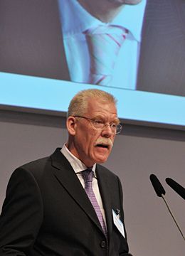 Manfred Bussmann, Leiter Vertriebsregion Ost bei BMW, überbrachte eine Glückwunschnote von BMW. (Archiv: Vogel Business Media)