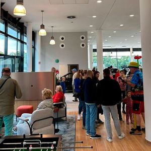 Früher wurden hier Ford-Nutzfahrzeuge präsentiert.(Bild:  Hugo Pfohe)