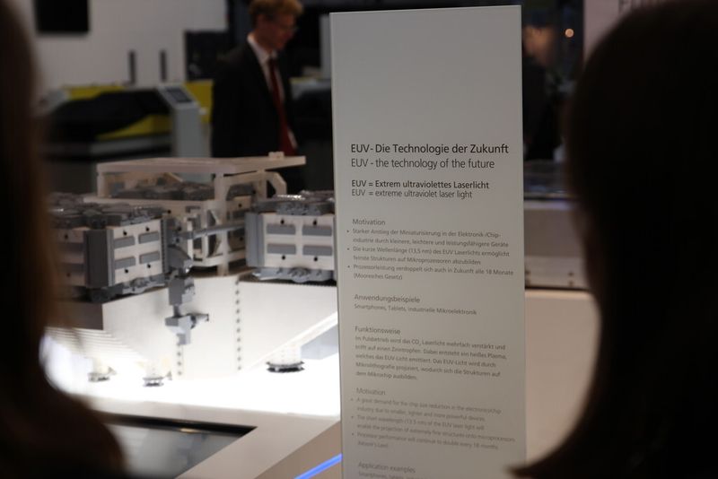 Hier ein paar Erklärungen zur EUV-Technik von Trumpf und deren Möglichkeiten. (Bild: Königsreuther)