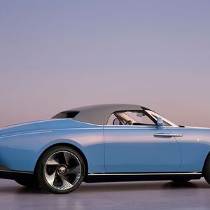 Die Schokoladenseite ist natürlich das elegant gestreckte Boattail-Heck.(Bild:  Rolls-Royce)