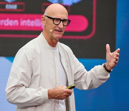 Tim Höttges bei seiner Keynote auf der Digital X(Bild:  Deutsche Telekom / Robert Dieth)