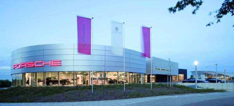 Ein architektonisches Highlight: das Porsche-Zentrum in Essen.  (Foto: Gottfried Schultz)