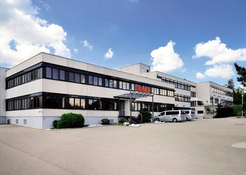 1973 und 1979 wurde neu gebaut. Heute ist in diesen Gebäuden der Vertrieb untergebracht. (Bild: Hama)