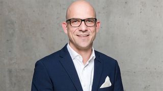 Sven Schindler-Grünholz von ONEiO erläutert, worauf es bei Integrationsprojekten ankommt und warum Integrationsplattforem unverzichtbar sind.  (Bild: © Ulf Büschleb / ONEiO)