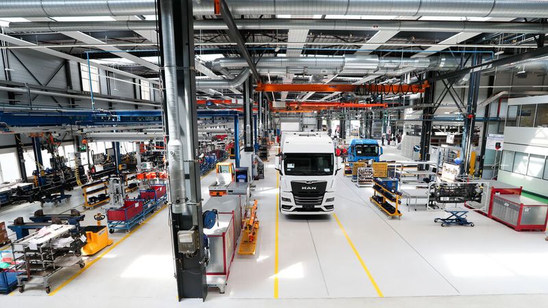 In der Halle des MAN E-Mobility-Centers testet der Hersteller künftige Produktionsabläufe.