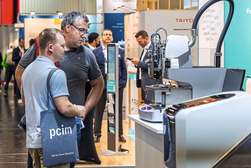 Über 650 Aussteller, mit einem internationalem Anteil von 60 Prozent, zeigen ein Spektrum aus der gesamten Wertschöpfungskette der Leistungselektronik, darunter Leistungshalbleiter, Test- und Messtechniken und Automatisierungslösungen. (Bild: Mesago / Arturo Rivas)