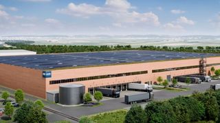 Knock on wood: Im Straubinger Hafen entsteht Europas größte Logistikimmobilie in reiner Holzbauweise. Die Dachflächen werden für zeitgemäße PV-Nutzung vorgerüstet. (Bild: Garbe)