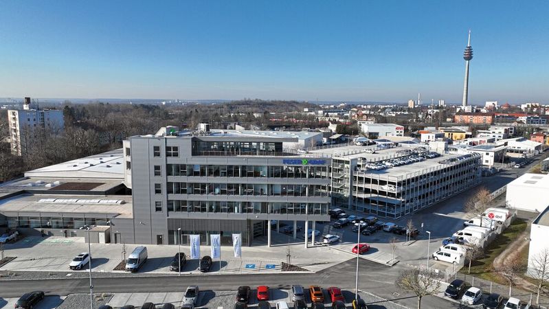 Die Feser-Graf-Gruppe hat ihr Geschäft in diesem Jahr um neue Marken und neue Standorte erweitert. Für ein Multifunktionsgebäude in der Nähe der Hauptverwaltung (im Bild) sind die Planungen derzeit auf der Zielgeraden.(Bild:  Feser-Graf-Gruppe)
