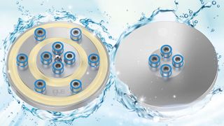 Prête à monter, sans graisse et en design hygiénique, la nouvelle couronne d'orientation PRT peut maintenant rester dans les applications en contact avec des produits alimentaires pendant le nettoyage. (Source : igus)