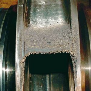 Mithilfe von kommunikationsfähigen Pumpen lassen sich Schäden, wie hier Kavitation, frühzeitig erkennen.