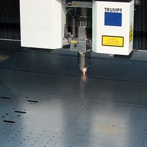 Mit intelligenten Strategien und einer passgenauen Automatisierung bringt die Tru-Laser-Serie 5000 bis zu 30% mehr Produktivität als herkömmliche Maschinen.
