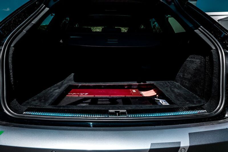 Die Batterie mit einer Kapazität von 13,6 kWh wird von Kreisel beigesteuert.  (Audi-Medienportal.Net/Abt Sportsline)