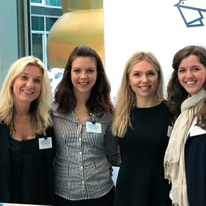 Die Akademie-Mädels sind bereit: Start der CLOUD 2018 Technology & Services Conference im sonnigen Bonn. Im Bild: Marlene Stelmach, Nadia Richter, Lydia Wagemann und Resi Ulbricht (v.l.n.r.).(Bild:  VIT)