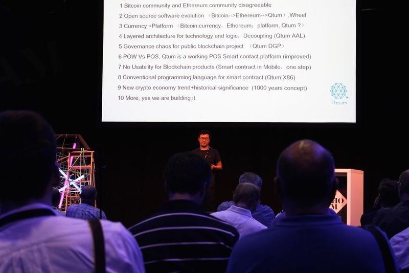 Patrick Dai, Founder und CEO bei Qtum, stellte das Ökosystem des Kryptoprojektes vor. (Bild: Lisa Marie Waschbusch)