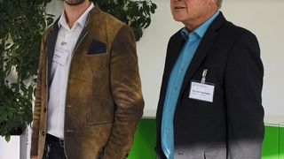 Daniel Cohn, Geschäftsführer von Protolabs Deutschland, (links) mit dem Bürgermeister von Putzbrunn, Edwin Klostermeier, bei der Eröffnung des 3D-Druck-Zentrums. (Simone Käfer)