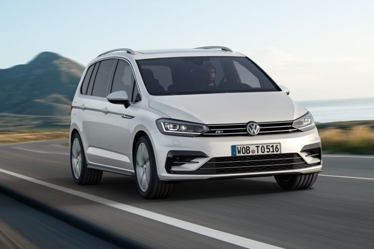 Der neue Touran orientiert sich im Design am Golf Sportsvan oder auch dem neuen Passat.  (Foto: Volkswagen)