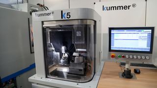 Fraiseuse K5 vue sur le stand Kummer Frères SA à l'EMO 2017. (JR Gonthier)