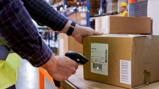 Scanner, Tablets und Handhelds bilden das technologische Rückgrat moderner Lieferketten. Wenn die ausfallen, wird's schwierig ... (Bild: istock-simonkr)