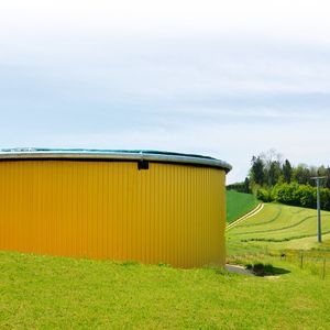 Bild 1: In Emmingen stabilisiert bereits ein Langzeit-Wärmespeicher von Cupasol das örtliche Nahwärmenetz.