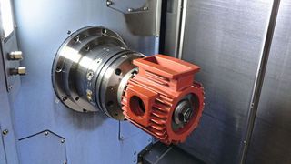 Das Pumpengehäuse wird in der ersten Aufspannung auf einem Hainbuch-Spanndorn mit Schnellwechselsystem centroteX S gespannt. (Bild: Hainbuch)