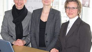 Kompetenz hoch drei (v.l.): Tanja Radl, Daria Lewczuk, Susanne Hierl informierten die rund 40 Rödl-Mandanten über Rechtsvorschriften bei Auslandsentsendungen. Bild: Steinmüller (Archiv: Vogel Business Media)